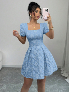 เดรสทรงเอไลน์สีขาวคอเหลี่ยมแขนพองแต่งลายดอกไม้สามมิติแบบนูน  คอลเลคชั่นใหม่ปี 2026 สำหรับผู้หญิง - Product Image 4