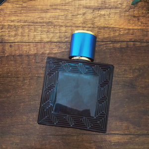 Người Đàn Ông Màu Xanh Đỏ Chất Lượng 50Ml 100Ml Cao Cấp Tùy Chỉnh Thiết Kế Rỗng Vuông Độc Đáo Sang Trọng Phun Nước Hoa Thủy Tinh Chai - Product Image 4