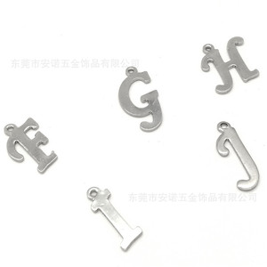 Etiquetas colgantes de acero inoxidable con letras del alfabeto A-Z, grosor de 0.8 mm, para pulseras, collares y accesorios de joyería. - Product Image 3