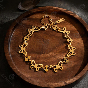 กำไลข้อมือ Gemnel Minimalist Fashion ชุบทอง 14K ดีไซน์รูปทรงสี่เหลี่ยมแบบโปร่ง ประดับด้วยผีเสื้อสุดประณีต - Product Image 4
