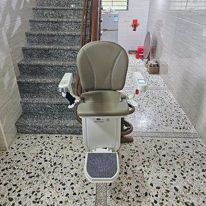 <span class=keywords><strong>Montascale</strong></span> <span class=keywords><strong>a</strong></span> Trazione in Acciaio Rinforzato per Anziani/Disabili, Uso Interno/Esterno, per Scale Diritte/Curve/Scale <span class=keywords><strong>a</strong></span> <span class=keywords><strong>Chiocciola</strong></span> - Product Image 3