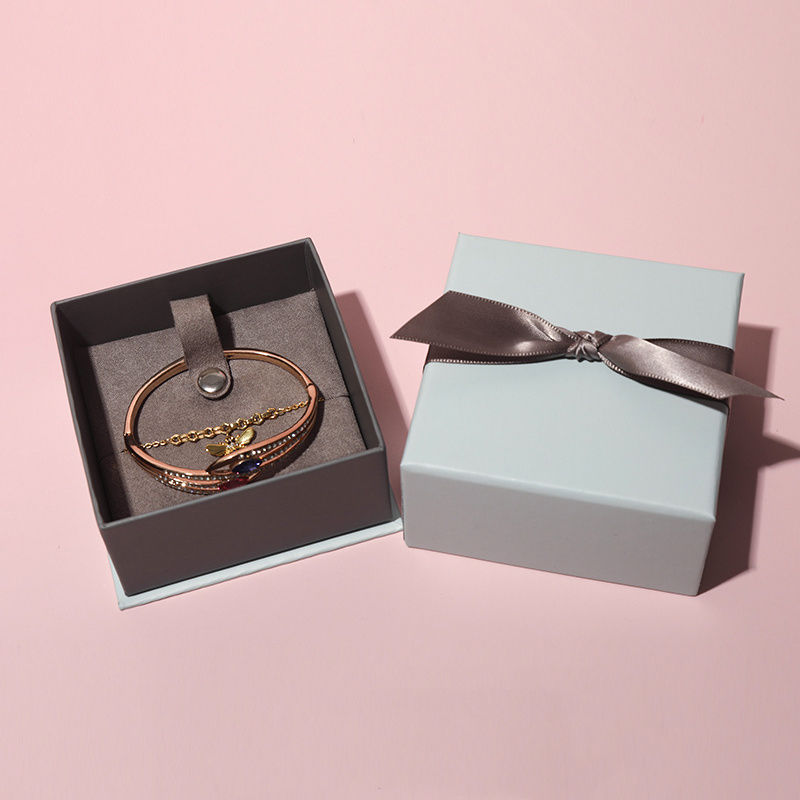 กล่องสร้อยข้อมือสีเขียว