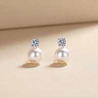 Boucles d'oreilles élégantes en moissanite ronde avec perles d'eau douce en argent sterling 925 0.1ct/0.3ct