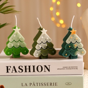Vela Aromática Artesanal de Cera Mixta con Diseño Creativo de Árbol de Navidad y Reno para Decoración de Mesa en Fiestas Navideñas - Product Image 3