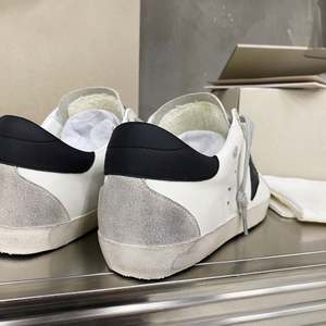 Zapatos Deportivos de Alta Gama para Hombre, Estilo Casual, Parte Superior de Malla Transpirable, Antiolor, Cordones Ajustables, Cómodos, Modernos y a la Moda - Product Image 2