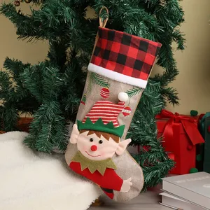 Chaussette de Noël personnalisée en tissu écossais à carreaux brodée, motif renne et pain d'épices, pour décoration de ferme - Product Image 6