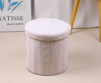 Tabouret de rangement pliable multifonctionnel le plus vendu, idéal pour organiser les objets quotidiens dans le salon.