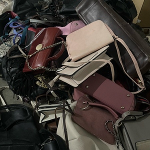 Ukay Bale, bolsos de hombro a la moda para mujer, bolsos de <span class=keywords><strong>mano</strong></span> de <span class=keywords><strong>segunda</strong></span> <span class=keywords><strong>mano</strong></span> para mujer, bolso ligero usado para mujer, bolso de <span class=keywords><strong>mano</strong></span> con lazo para mujer, fardo mixto - Product Image 4