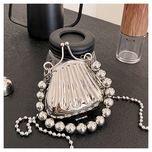 2025リップスティックコンチパールイヤフォンミニメタルハンドバッグ女性用バッグ新しいデザイナー財布と女性用ハンドバッグ - Product Image 1