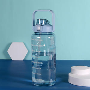 Botella de Agua de Plástico PC Ecológica de Gran Capacidad (2L) con Pajita, Jarra Deportiva Transparente, Taza Portátil para Exteriores con Marcas de Medición - Product Image 5