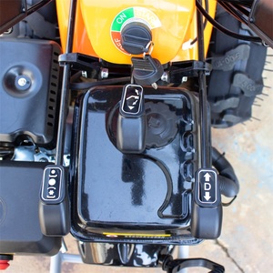 Déneigeuse manuelle multifonctionnelle à petites roues pour le déneigement des routes - Product Image 2