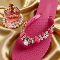 Chaînes en métal en forme de V directes d'usine avec décorations de chaussures en cristal de diamant pour sandales et pantoufles tongs pour femmes