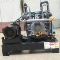 Kompresor Udara Bertekanan Tinggi Ringkas 40 Bar 6.0m3 Tiga Silinder Pendingin Udara Tipe Piston Motor Penghembus PET