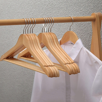 Cintre en bois personnalisé Étagère à chaussures en métal pour sacs de cuisine Armoire de salle de bain Magasins de mode Logo personnalisé inclus