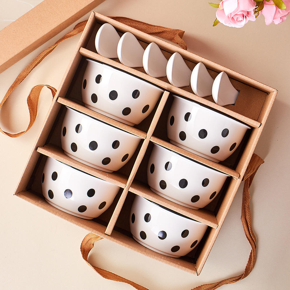 6 bowls and 4 spoons