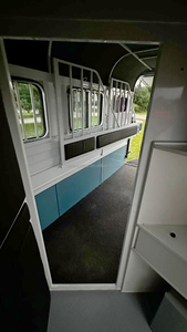 Remorque à <span class=keywords><strong>chevaux</strong></span> compacte 2HAL-L860 avec logement, chargement incliné pour club équestre, imperméable - Product Image 4