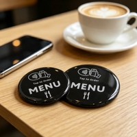 Sous-verre et porte-menu personnalisés en époxy NFC étanches pour restaurants, cafés, bars