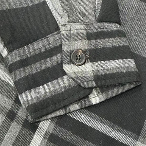 Veste chemise en flanelle matelassée personnalisée pour hommes Manteau d'hiver chaud à manches longues avec logo à carreaux sur le devant - Product Image 5