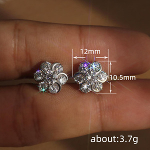 Eleganti Orecchini a Perno con Fiori per Donne, Orecchini con Pietre Scintillanti a Forma di Fiocco di Neve, Gioielli per Uso Quotidiano e Feste, Vendita all'Ingrosso - Product Image 5