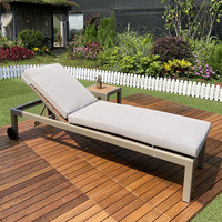 Chaise longue d'extérieur WPC à dossier réglable 4 positions, cadre en aluminium avec roues, pour piscine, patio, jardin, hôtel
