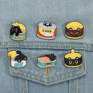 Gato <span class=keywords><strong>de</strong></span> dibujos animados esmalte Pin lindo gatito negro mirando atún puede broche solapa insignia joyería regalo para amigos - Product Image 1
