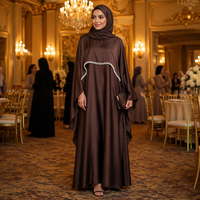 Abaya de Luxe en Satin de Dubaï avec Bordure de Perles pour Femmes Musulmanes – 4 Couleurs Disponibles – Robe de Soirée pour Mariage, Aïd, Ramadan – Prise en Charge ODM