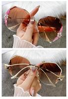 Lunettes de soleil sans monture pour femmes, coupe diamant, décorées de strass, verres dégradés, protection UV, pour les fêtes et les voyages