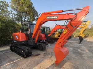 รถขุดขนาดเล็กมือสอง Doosan DH60-7 ขนาด 6 ตัน ปี 2023 เกียร์และปั๊มแท้จากเกาหลี ความจุบุ้งกี๋ 0.1 ลูกบาศก์เมตร - Product Image 3