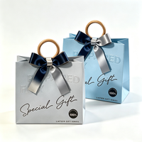 Boîtes en carton rigide personnalisées de luxe avec gaufrage et impression UV pour bougies, vêtements, miel, bijoux, cadeaux, avec poignée en bois