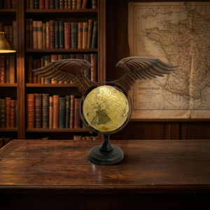 Aile d'aigle majestueuse en métal, design Art Déco sur globe de bureau traditionnel, pièce décorative durable et écologique - Product Image 2