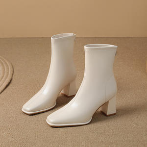 Botín de Mujer con Tacón Grueso y Punta Cuadrada, Cómodo y Multifuncional, con un Diseño de Estilo Retro - Product Image 2