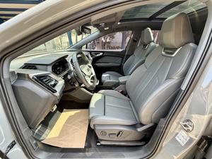 <span class=keywords><strong>Audi</strong></span> Q4 E-tron 40 SUV électrique d'occasion 2024, longue autonomie, version premium, prêt à l'exportation, gris sur noir - Product Image 5