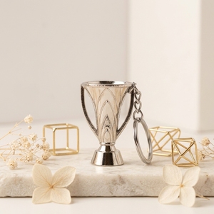 Porte-clés en résine dorée en forme de ballon de football, récompense <span class=keywords><strong>du</strong></span> gardien de but <span class=keywords><strong>du</strong></span> football, souvenir pour les fans, taille S, fabriqué à la main, respectueux de l'environnement, YX - Product Image 6