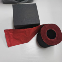 Vente en gros Rouleau gaufré pour salle de bain Papier toilette noir bon marché Rouleau de papier toilette couleur tissu imprimé