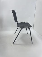 Chaise de formation ergonomique moderne en plastique avec dossier à poignée pour salles de classe et salles de conférence