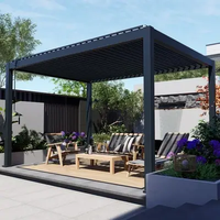 Pergola en aluminium à lames classiques de luxe avec éclairage LED motorisé, finition écologique thermolaquée pour usage extérieur dans la cour