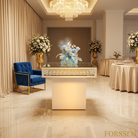 Mesa de Exhibición de Postres Moderna Blanca de Acero Inoxidable para Hotel, con Cristales Colgantes, Pedestal de Espejo para Cortar Pasteles en Recepciones de Boda