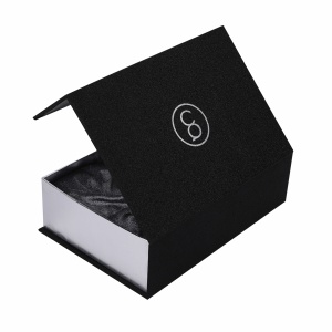 Scatole Regalo Natalizie di Lusso in Cartone Nero Riciclabile con Chiusura Magnetica, Confezioni Personalizzate per Calzini - Product Image 4