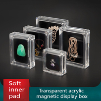 Boîte à bijoux de rangement magnétique en acrylique Transparent emballage anti-poussière d'affichage de pendentif pour les conteneurs de bijoux d'insigne de pierre nue