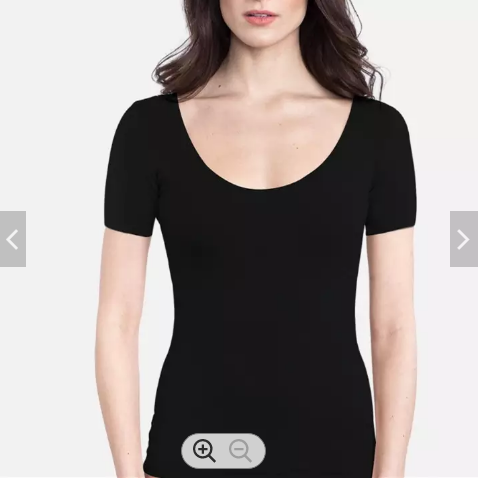 Donna con scollo rotondo nero