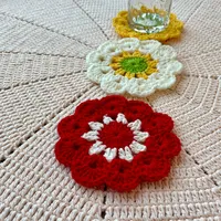 Tapis rond isolant thermique tissé exquis, dessous de verre floral fait main au crochet pour la décoration de table, cadeaux de pendaison de crémaillère