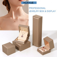 HUAYUE Boîtes d'emballage haut de gamme avec logo personnalisé pour bague en or et chaîne Boîte à bijoux magnétique en cuir PU luxueuse pour collier en velours
