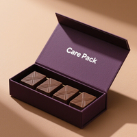 Carton truffé en forme de livre personnalisé Boîtes cadeaux en chocolat rigide avec conception de diviseur magnétique à couvercle rabattable avec insert