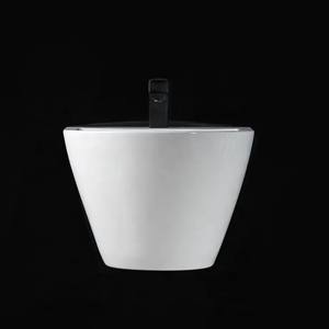 Lavabo mural en céramique fait à la <span class=keywords><strong>main</strong></span> de style minimaliste moderne occidental <span class=keywords><strong>Wc</strong></span> forme ovale blanc facile à nettoyer salle de bain - Product Image 2