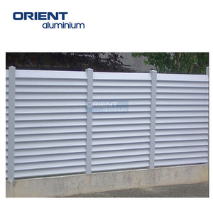 Paneles de <span class=keywords><strong>valla</strong></span> de rejilla de esquina de aluminio fijo de <span class=keywords><strong>jardín</strong></span> externo acústico prefabricado moderno paneles de <span class=keywords><strong>valla</strong></span> de aluminio horizontales modernos - Product Image 3