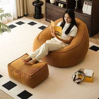 Moderner Leder-Sitzsack mit Ottoman im minimalistischen Design für das Wohnzimmer