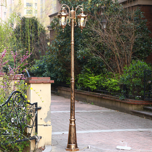 Lampadaire de jardin extérieur LED en fer avec abat-jour en verre, lumière blanc chaud 2700K, IP66 résistant aux intempéries, détecteur de mouvement, alimenté par énergie solaire, garantie 10 ans - Product Image 4