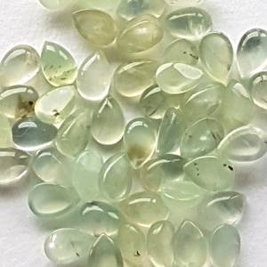 Lote de cabujones de prehnita natural en forma de pera de 5x7mm, colección de cinco piezas de piedras preciosas para anillos, colgantes, pendientes y diseño de joyería DIY. - Product Image 3