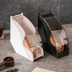 Kafei Shi – porte-filtre à café en plastique, boîte de rangement anti-poussière pour usage domestique et en café, design moderne et simple, noir et blanc - Product Image 1