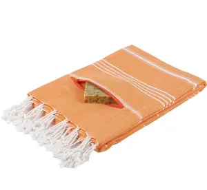 最新设计高品质温暖风格100% 纯棉柔软触感持久土耳其条纹拉链口袋沙滩巾